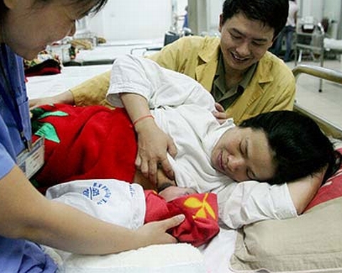 Nam giới được nghỉ thai sản từ 1/1/2016. Ảnh minh họa