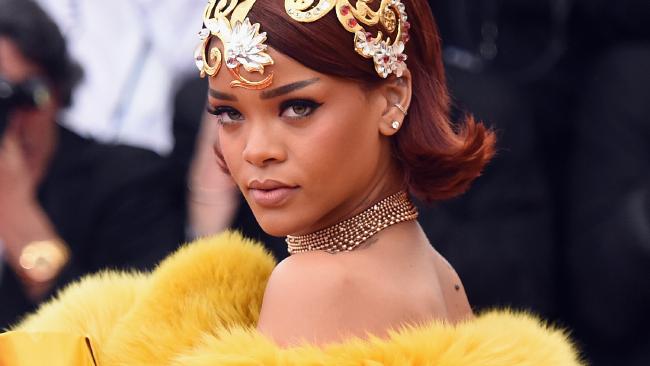 Riannha diện thiết kế cao cấp của NTK Trung Quốc Guo Pei Couture tại Met Gala