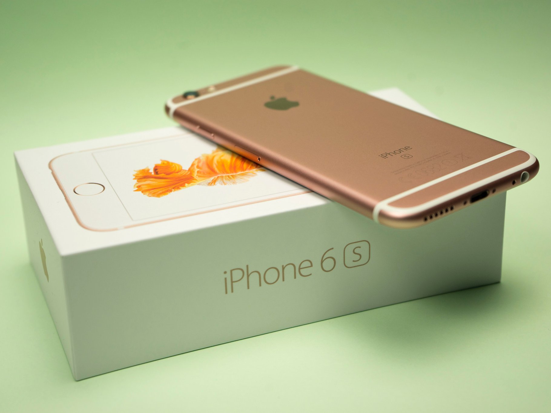 Apple bị Samsung tố &quot;ăn quá dày&quot;