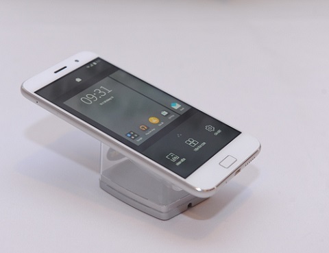 Smartphone pin &quot;khủng&quot; ZUK Z1 được bán tại Việt Nam