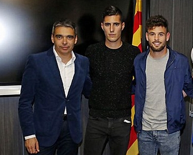 Barca sa thải cầu thủ chỉ 7 tiếng sau khi ký hợp đồng