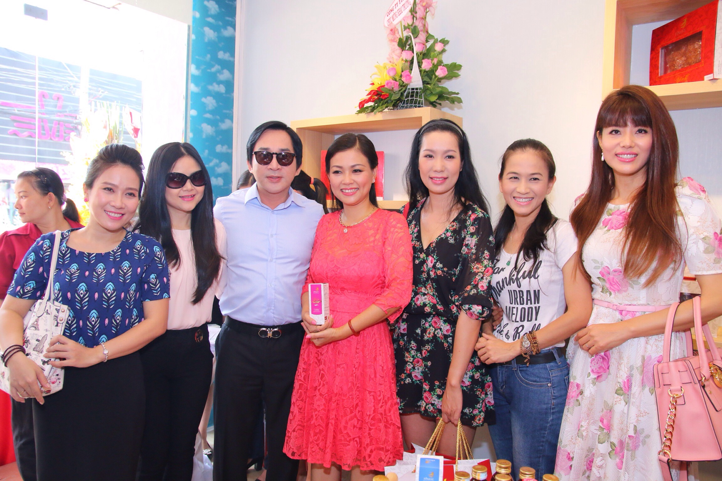 MC Quỳnh Giang hạnh phúc 
