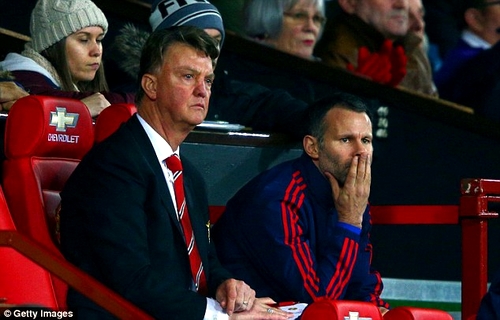 HLV Van Gaal đang được chào đón ở quê nhà!