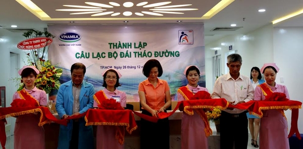 Tại buổi lễ ra mắt Câu lạc bộ bệnh nhân đái tháo đường, Phòng khám An Khang – Vinamilk cũng tổ chức khám và tư vấn miễn phí cho những bệnh nhân đã và đang được tư vấn, theo dõi, điều trị tại phòng khám 