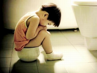 Mẹo giúp cha mẹ đối phó với trẻ bị táo bón