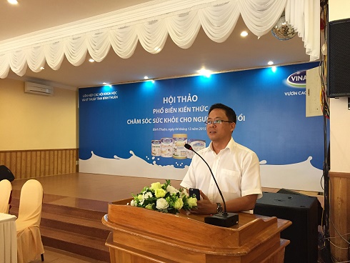 Khách mời tại hội thảoÔng Nguyễn Ngọc Thành, Giám Đốc Kinh Doanh Miền Trung 2 phát biểu tại hội thảo ở Bình Thuận ở Bà Rịa