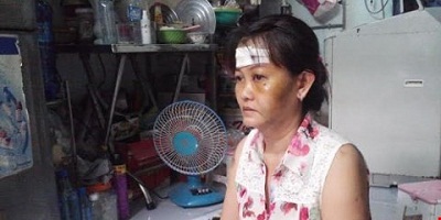 Con trai lên facebook cầu cứu vì mẹ bị hành hung