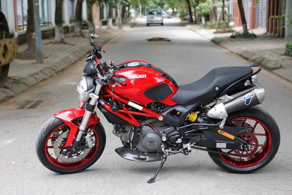Ducati Monster 795