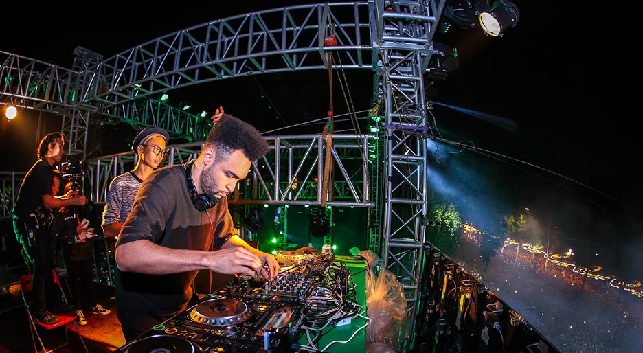 DJ
