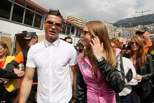 C.Ronaldo muốn một cuộc sống vương giả như một 