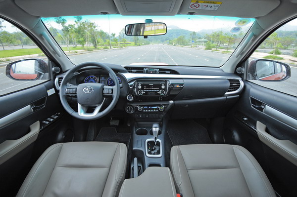 Nội thất Hilux 2016