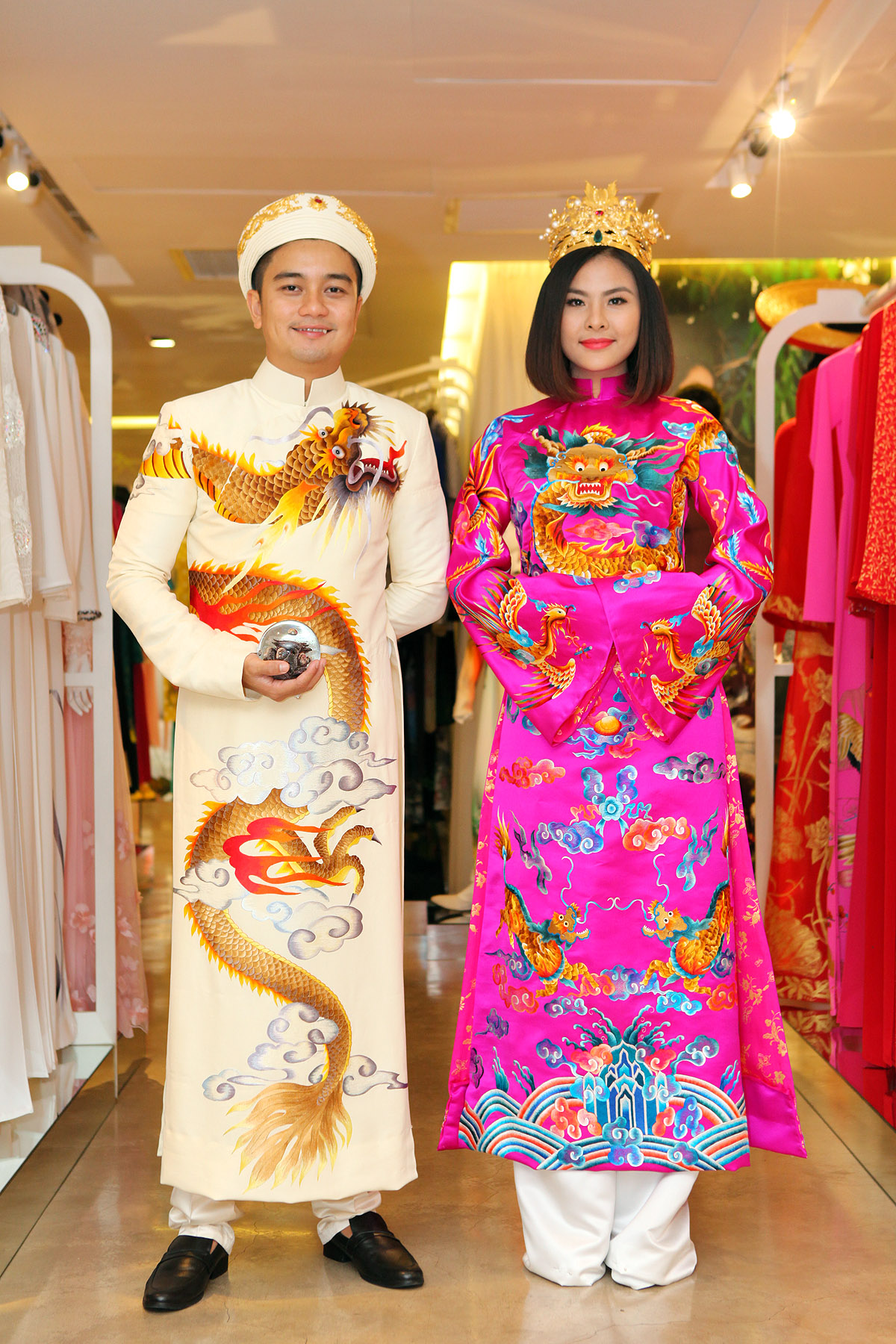 Bộ Hoàng bào của vợ chồng Vân Trang