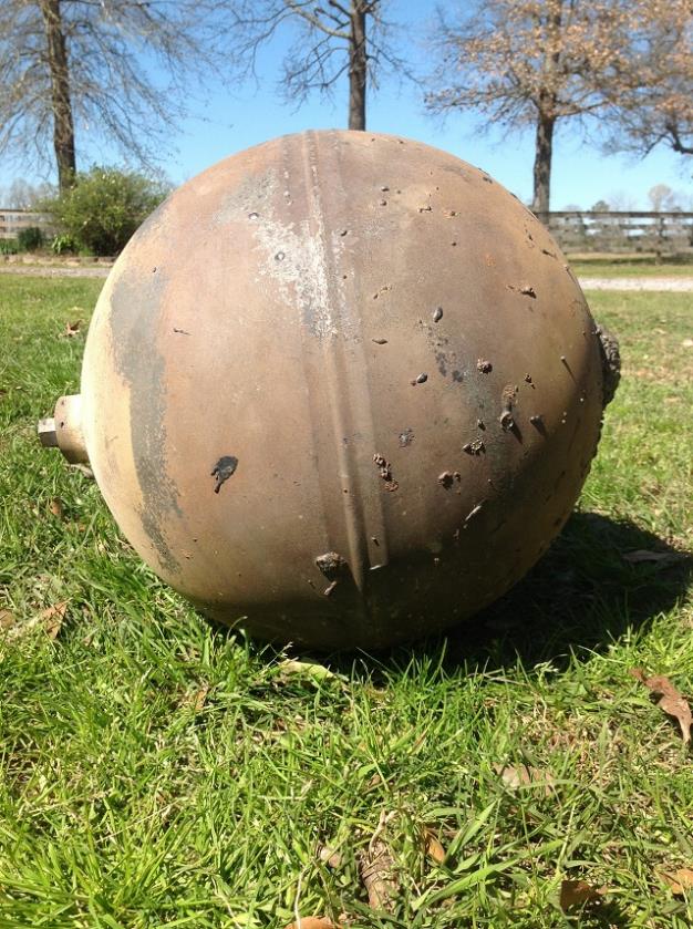 Bình nhiên liệu tên lửa hình cầu được phát hiện ở Buna, Texas, Mỹ ngày 20/2/2013.