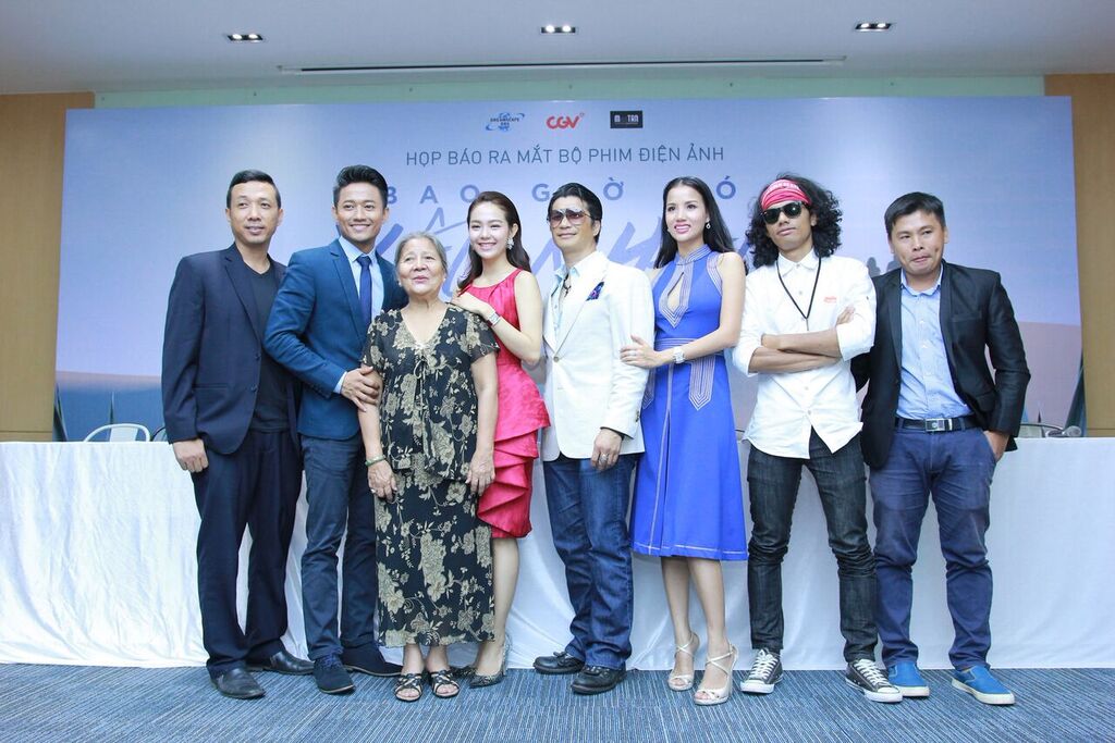 Ekip làm phim trong buổi ra mắt