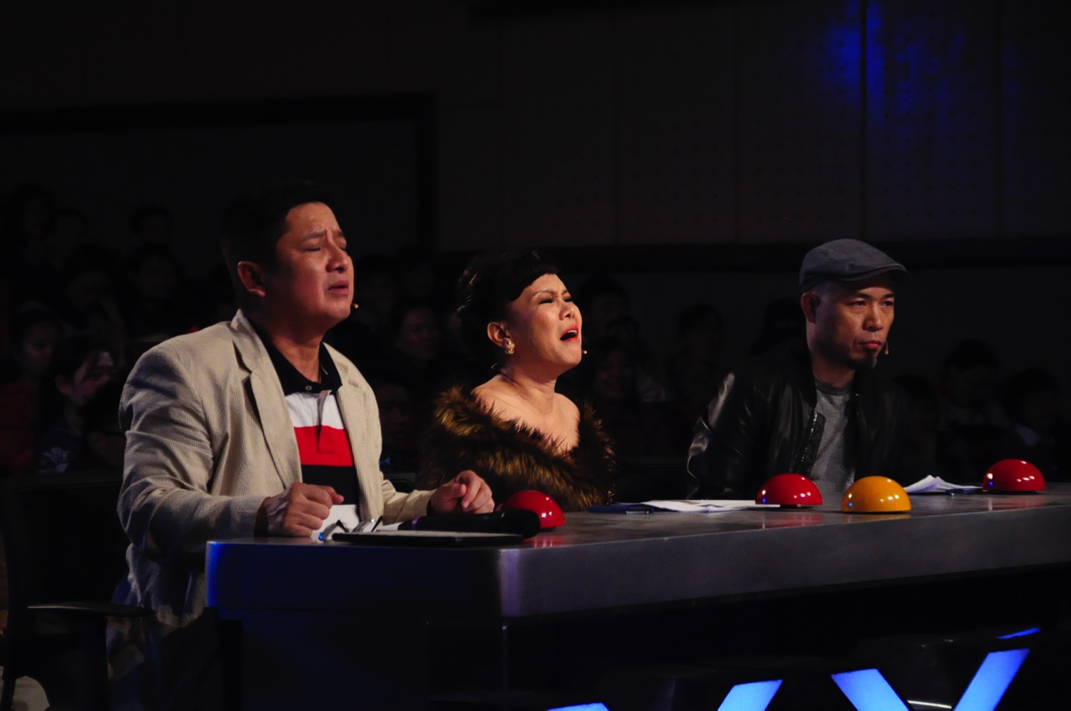 Việt Hương &quot;đứng hình&quot; bởi body 6 múi của thí sinh Got Talent
