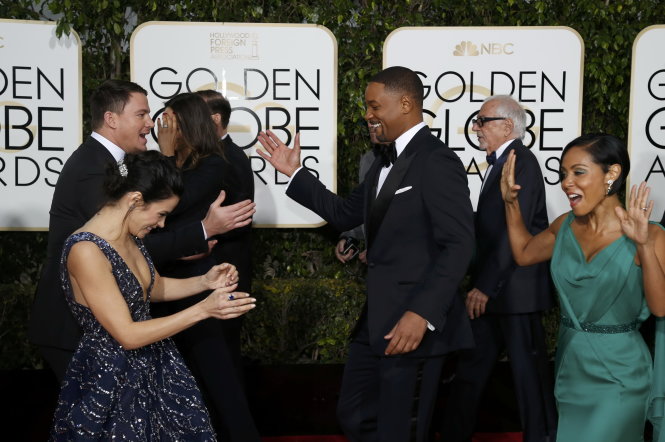 Will Smith vui vẻ gặp các đồng nghiệp trên thảm đỏ