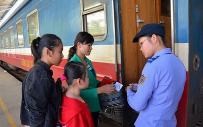 Tàu Tết: Giấy tờ tùy thân phải trùng với thông tin trên vé
