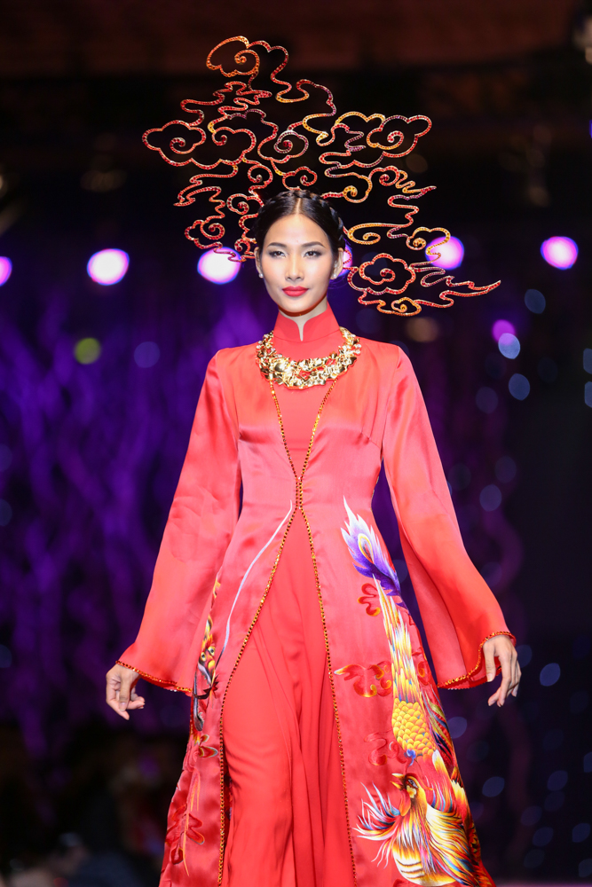 Siêu mẫu Hoàng Thùy