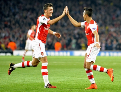 Sanchez, Ozil đồng loạt trở lại ở cuộc chiến với Chelsea