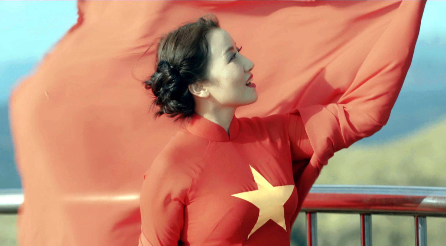 Sao Mai Giàng Hoa khoe giọng hát ngút ngàn trên đỉnh núi Mã Pì Lèng