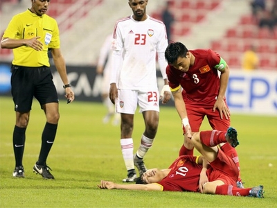 Công Phượng phải ở lại Qatar phẫu thuật gãy xương vai