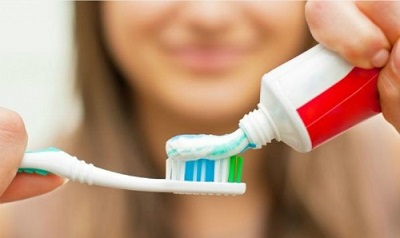 Những thói quen &quot;tàn phá&quot; hàm răng của bạn