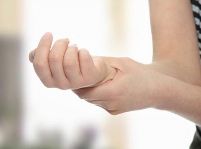 Liệt tay, tàn phế do sử dụng máy tính nhiều