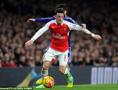 Ozil bị cấm thi đấu cho đội bóng Tây Ban Nha!