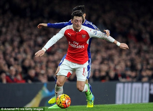 Ozil không được phép đầu quân cho Barca hay Atl.Madrid!