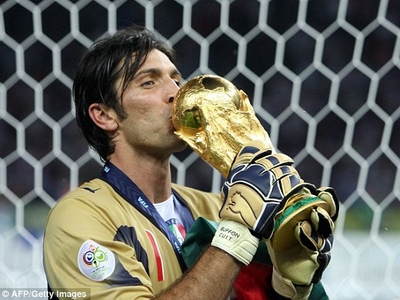 &quot;Người nhện&quot; Buffon tuyên bố giã từ sự nghiệp