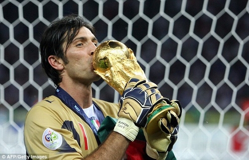 Buffon đoạt cúp Vàng thế giới 2006 cùng tuyển Italia