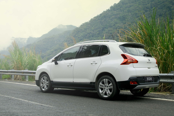 Peugeot 3008_7_resize.jpg