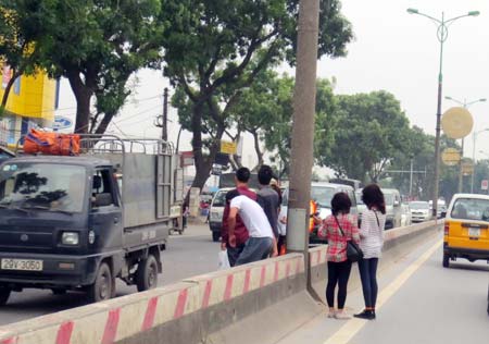 Từ 1/2, xử phạt người đi bộ vi phạm giao thông