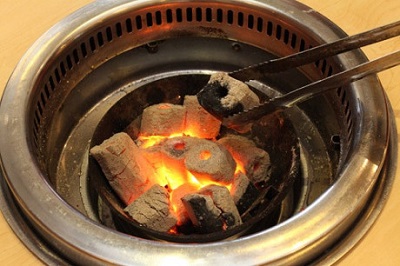 Đốt than sưởi ấm, bé trai hai tháng tuổi tử vong
