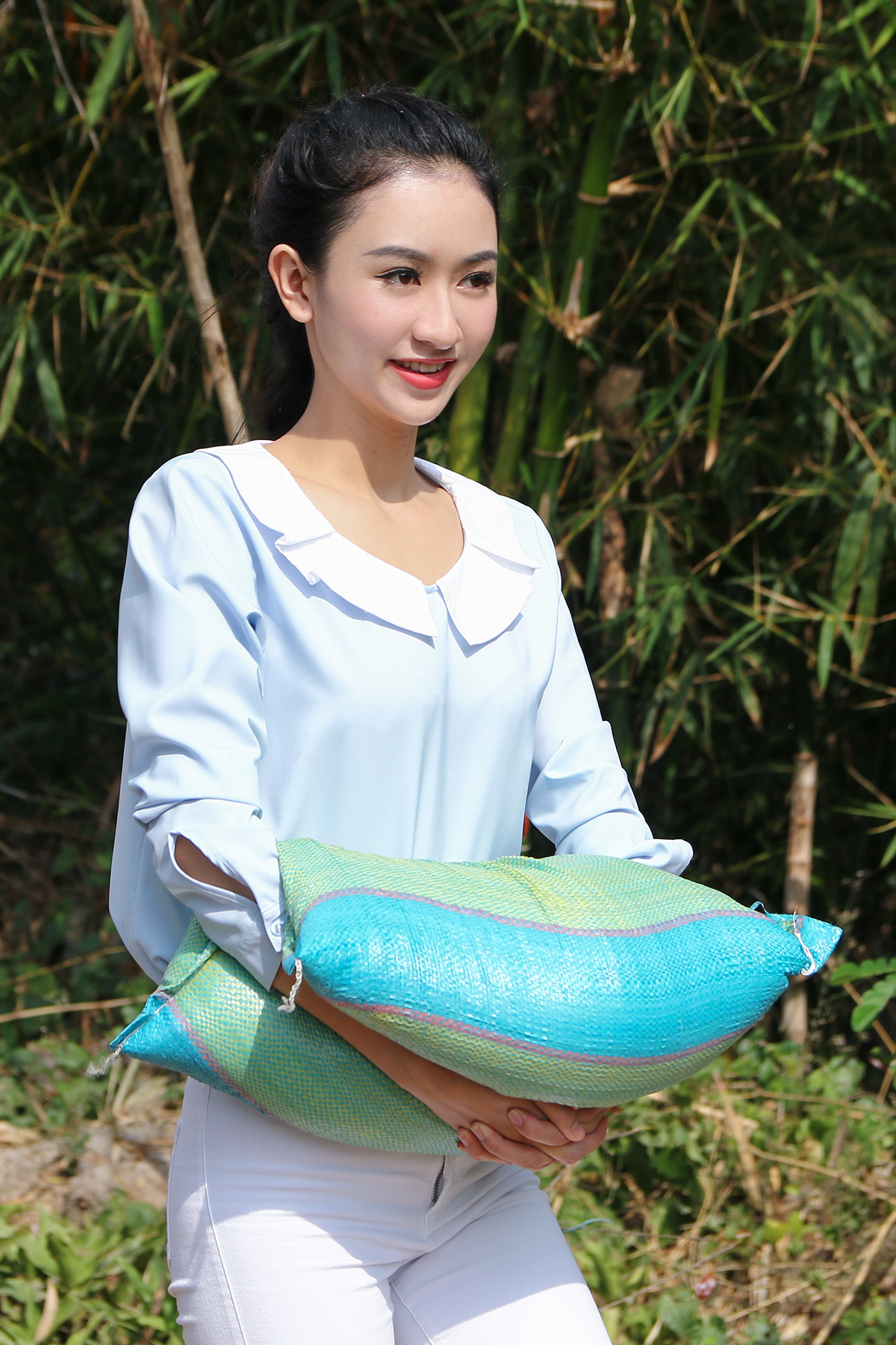 Á hậu Hà Thu