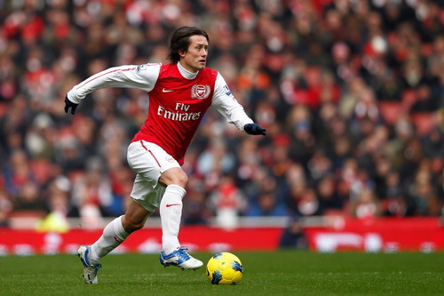 Chấn thương đang hủy hoại sự nghiệp của tiền vệ tài hoa Rosicky