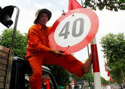 Sợ bị 'nhổ' người, cả nước dẹp xong biển báo dưới 50km/h