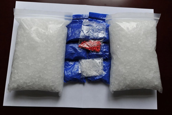 Hơn 2 kg ma túy đá trên taxi ABC