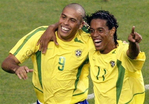 Người hâm mộ Việt Nam sẽ không được gặp các cựu ngôi sao Brazil như Ronaldo, Ronaldinhio