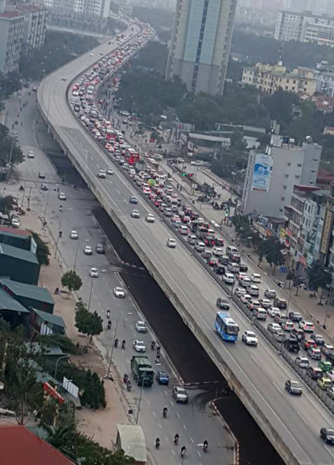 Cao tốc Pháp Vân - Cầu Giẽ ùn tắc nghiêm trọng do tai nạn