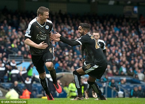 Robert Huth lập cú đúp bàn thắng cho Leicester