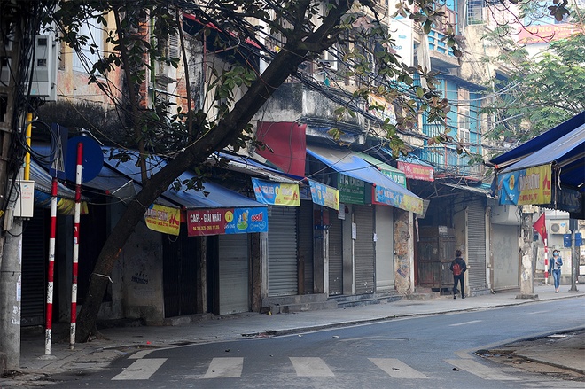 Hình ảnh một Hà Nội tĩnh lặng tuyệt vời sáng mùng 1 Tết