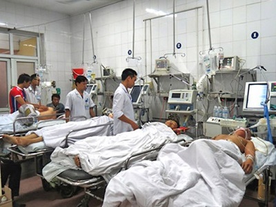 Gần 2000 trường hợp nhập viện do ngộ độc rượu