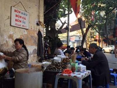 Đang ăn, bị nghẹn khi biết giá tô phở sau Tết