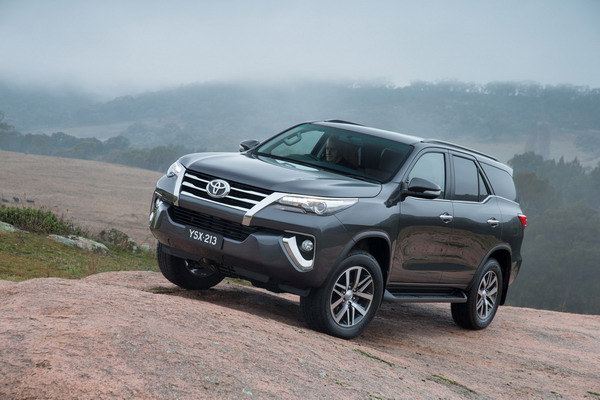 Toyota Fortuner 2016 rục rịch về Việt Nam