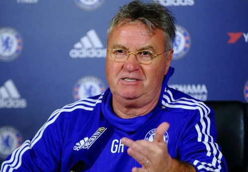 HLV Hiddink chia tay Chelsea vào cuối mùa giải này
