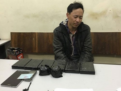 Bắt đối tượng vận chuyển trái phép 6 bánh heroin