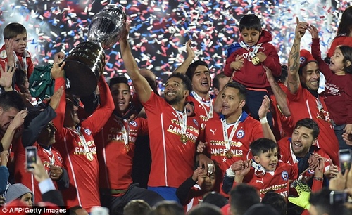 Nhà đương kim vô địch Chile (ảnh) sẽ tái ngộ Argentina
