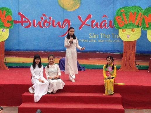 Sân thơ trẻ thu hút đông khán giả