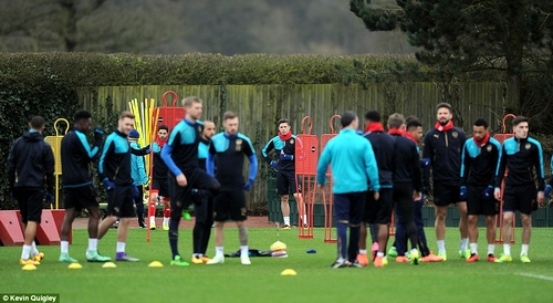 Arsenal thì ngược lại bầu không khí tập luyện có vẻ căng thẳng